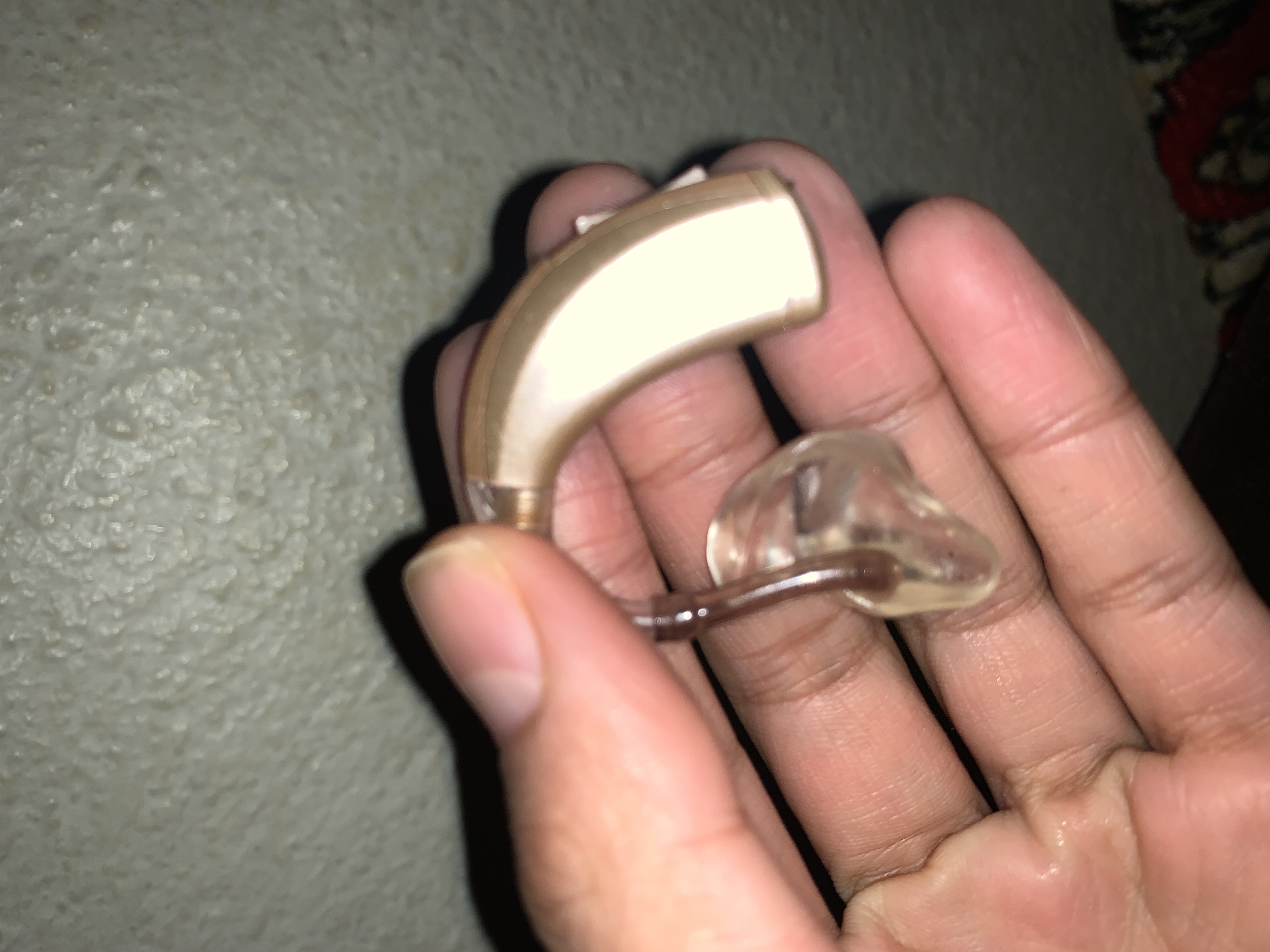 Que Dieu ait pitié de vos parents, celui qui la trouve, qu'il me contacte, cela fait environ deux mois ou plus...